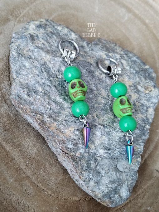 Original Boucle d'oreilles Creole !! SKULL POINT !! Pearls Howlite Vert et Argente Long T 7cm x 1.5