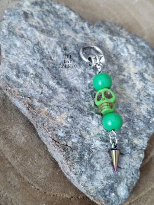 Original Boucle d'oreilles Creole !! SKULL POINT !! Pearls Howlite Vert et Argente Long T 7cm x 1.5